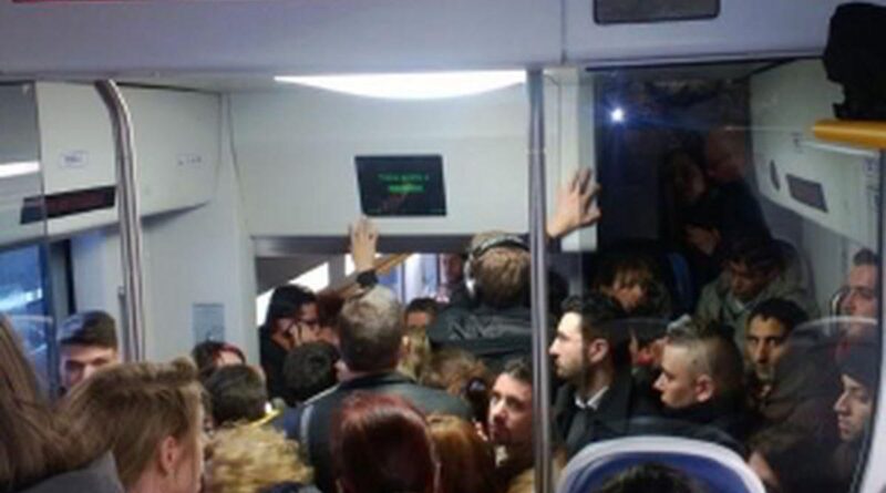 I tormenti dei pendolari sui treni della Linea S6 MI - NO su Facebook: i gravi ritardi e anche Gibo