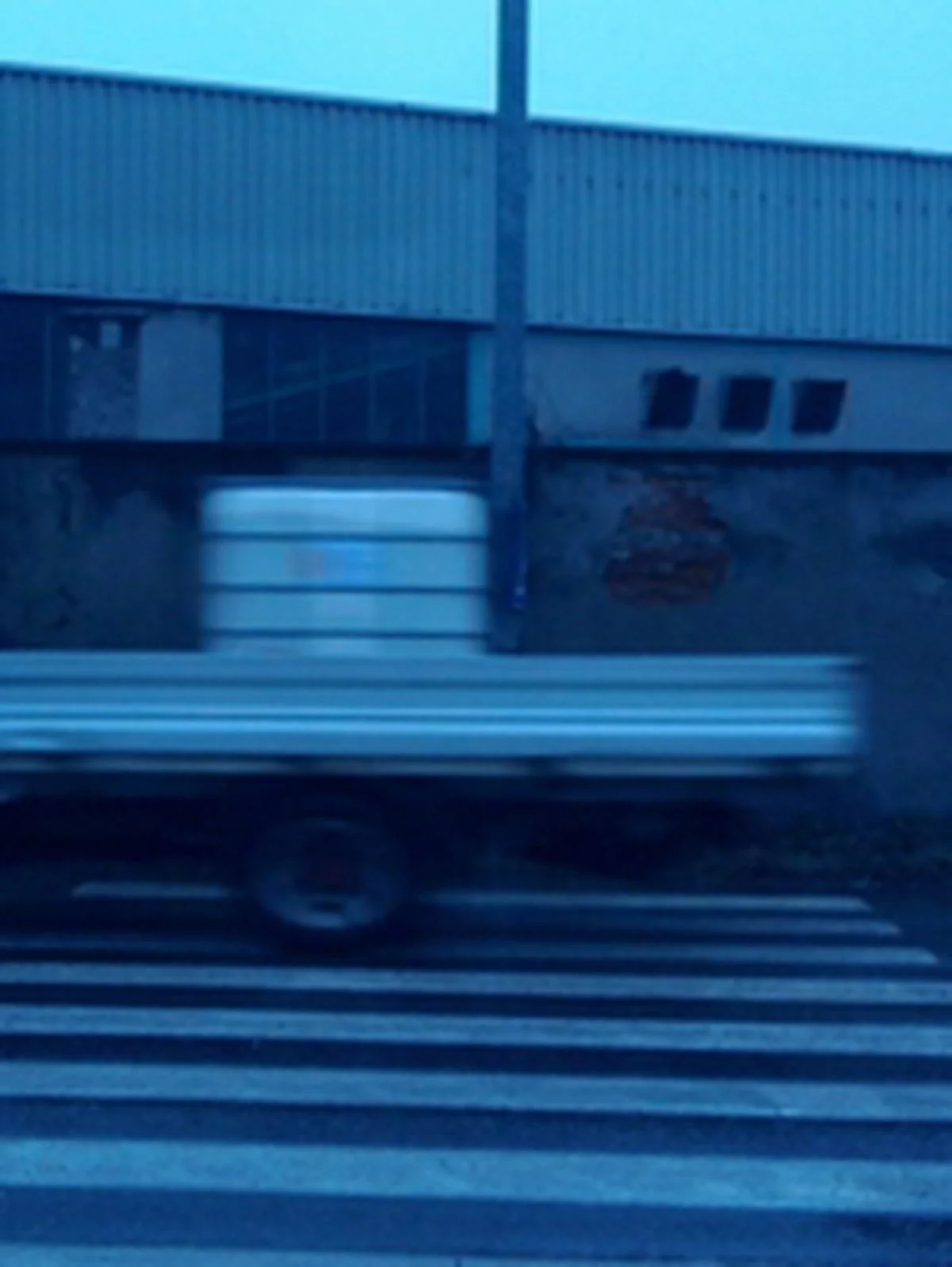 strisce pedonali ad Asmonte con camion