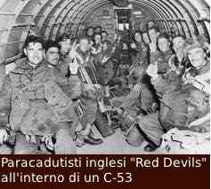 I paracadutisti inglesi red devils, all'interno di un C-53