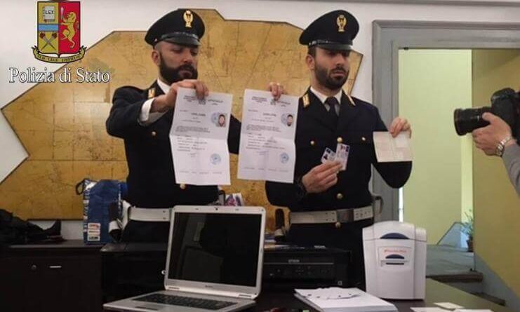 documenti italiani falsi. Migliaia di documenti italiani falsi pronti alla consegna. Arrestato marocchino - 16/03/2017