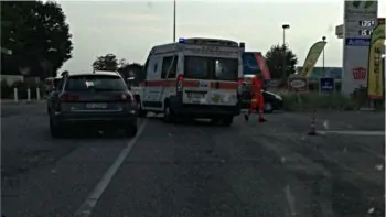 incidente. Incidente fra auto e moto al benzinaio di viale Europa - 21/06/2017