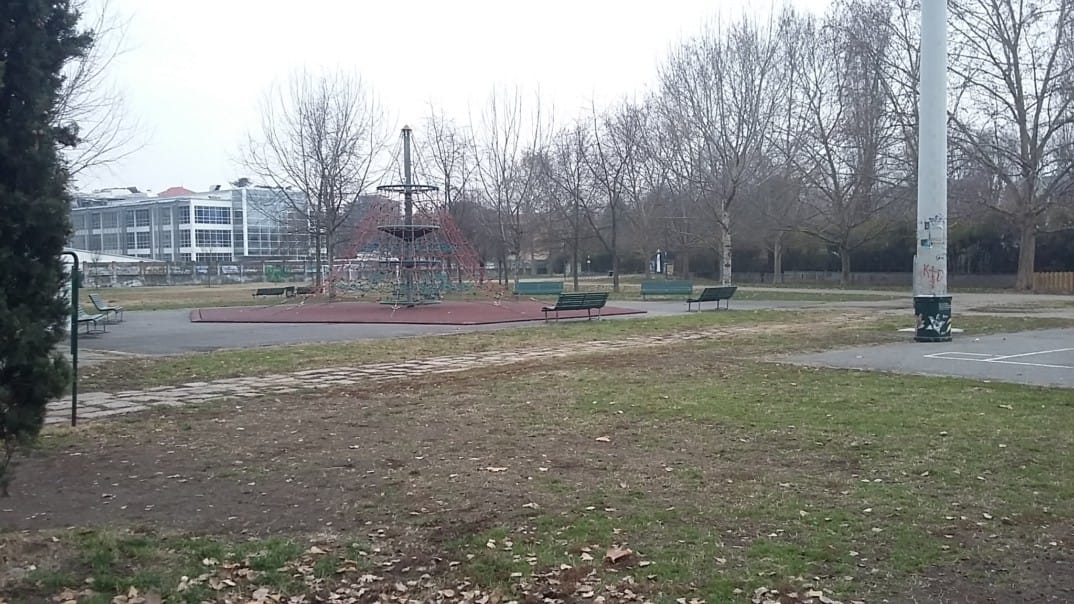 vista del parco comunale di via Strozzi Milano