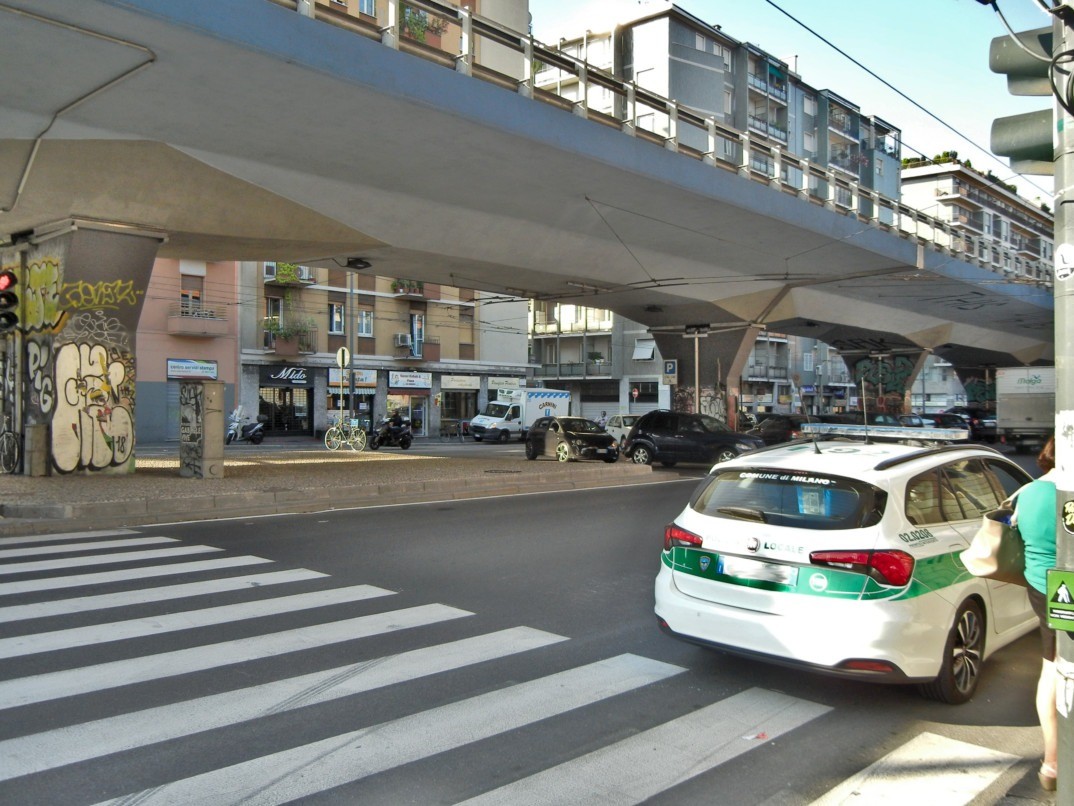 auto vigili via Monteceneri