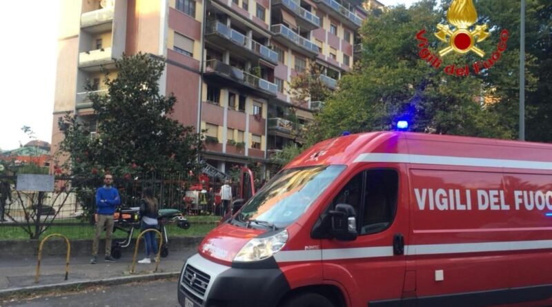 appartamento in fiamme. Appartamento in fiamme a Milano - 08/10/2018
