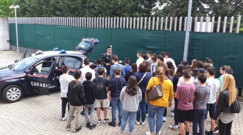 . I ragazzi di Sedriano a scuola dai Carabinieri per il progetto legalità - 13/05/2019