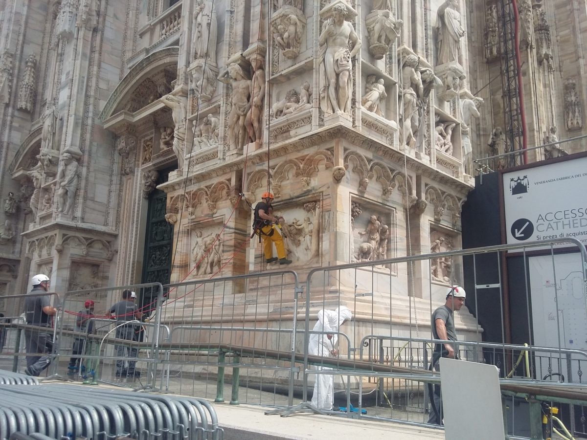 duomo. Bagliori dal Duomo, splendido verso il cielo azzurro dopo le pulizie di primavera - 11/06/2019
