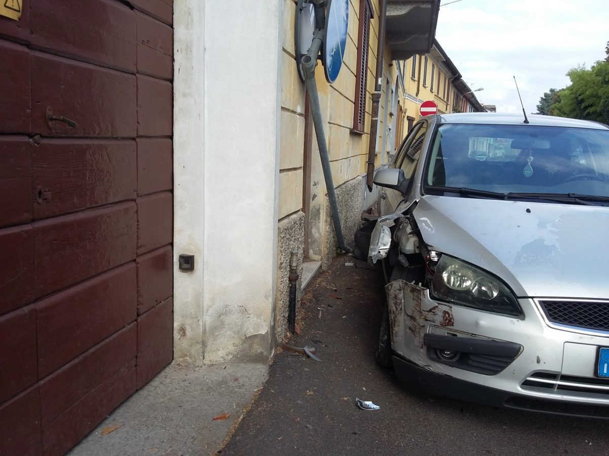 . Incidente a Ossona. Sul Muro con L'auto - 10/07/2019
