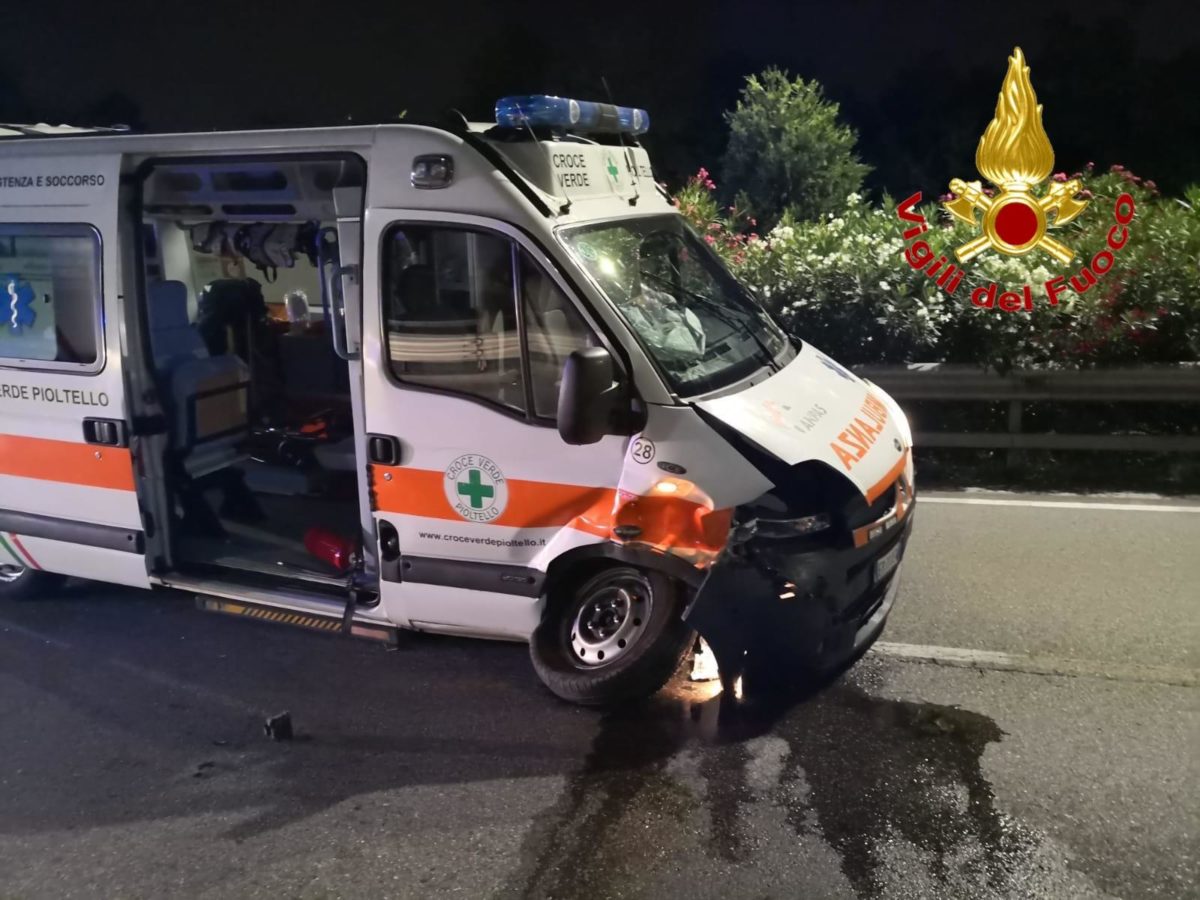 . Auto contro ambulanza. Grave incidente sulla cassanese - 12/08/2019