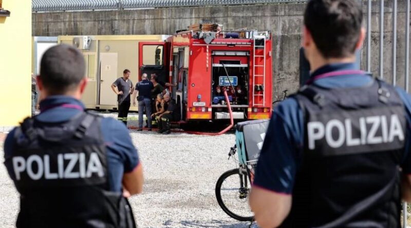 . Rivolta di extracumunitari al centro di accoglienza di via Aquila, zona via Corelli. 5 poliziotti feriti - 05/08/2019