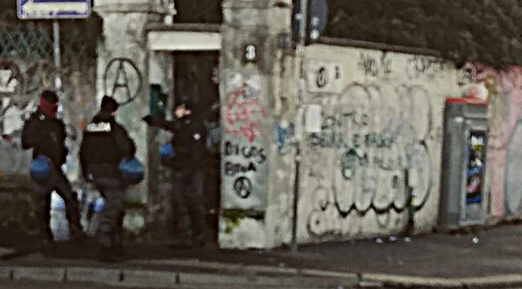 . Centro sociale Brancaleone. Anarchici scesi dal tetto di piazza Alfieri - 25/01/2020
