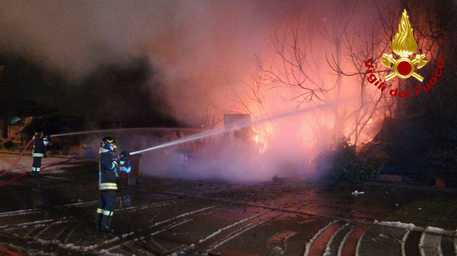 . Incendio al campo rom di Soriano, a Corbetta - 09/01/2020