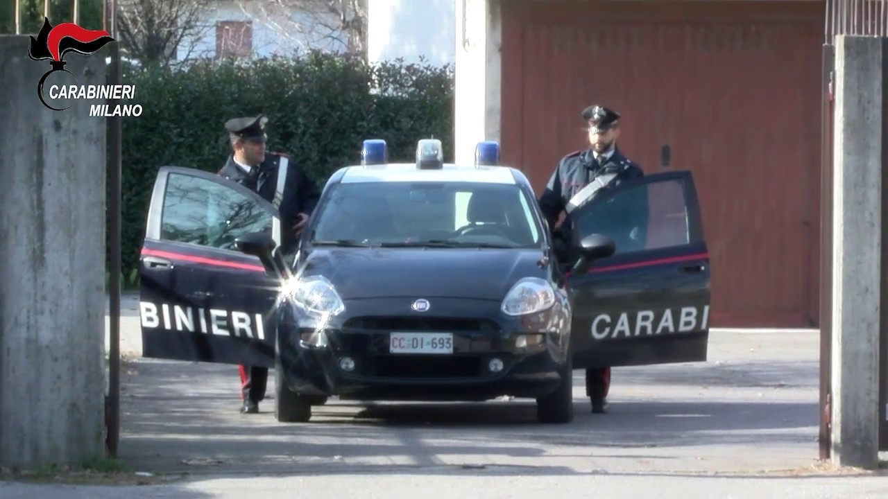 carabinieri,pattuglia. In pattuglia a Cornaredo, i carabinieri sequestrano circa 80mila euro di droga - 27/05/2020