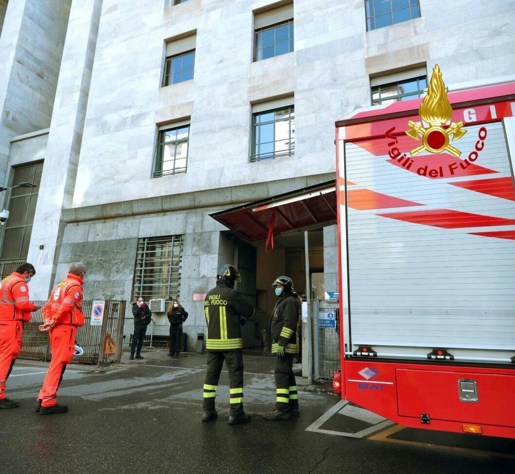 Tribunale di Milano. Incendio. Vigili del fuoco
