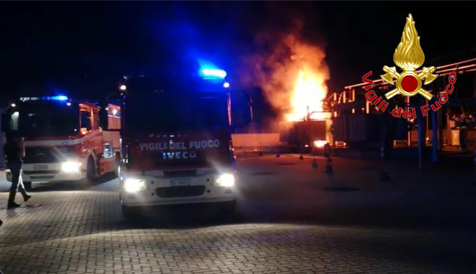. Incendio in via De Gasperi. Le foto del trasformatore Enel - 23/06/2020