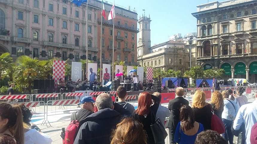 maratona sotto le 2 ore. Maratona sotto le 2 ore a Milano. In Duomo arrivano i runners - 05/05/2017