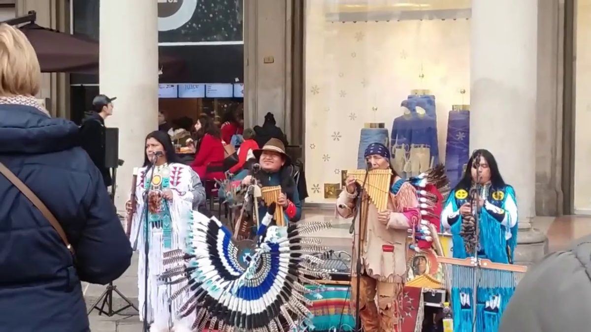 Nativi americani a Milano. Suonano l’ultimo dei Mohicani