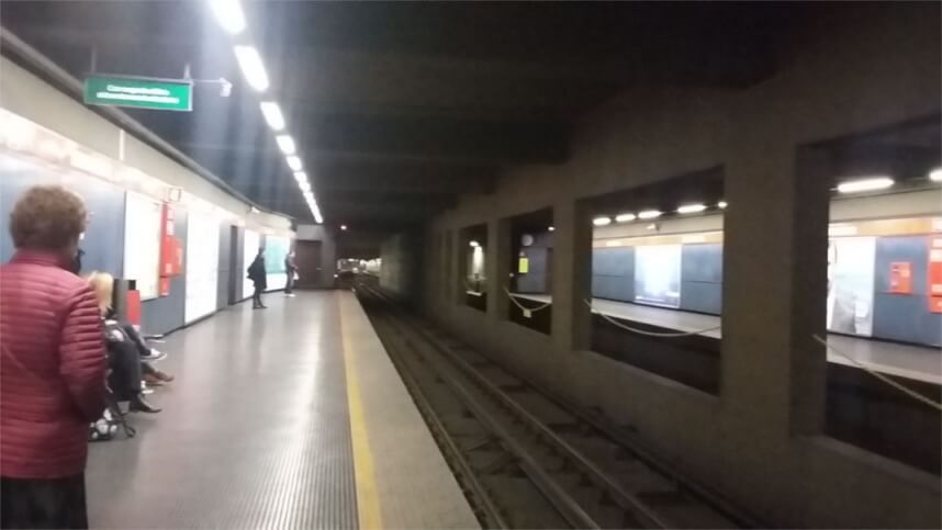 canzoni. Le canzoni in milanese sul Metro sono come una torta di panna - 03/09/2017
