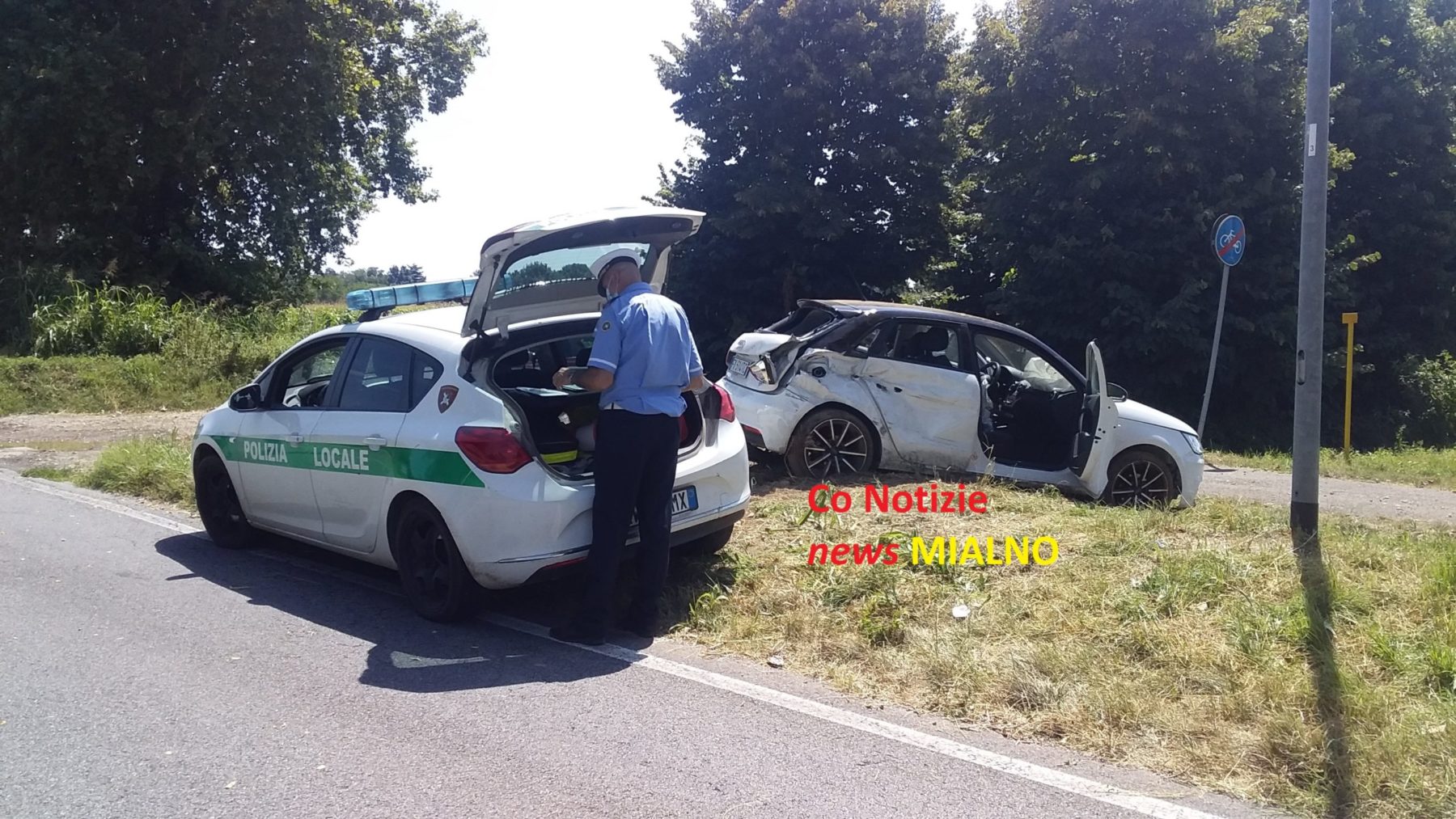 . Audi distrutta ed elisoccorso nella sp 224 tra Ossona e Santo Stefano Ticino - 22/07/2020