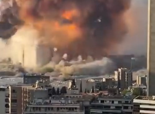 esplosione,esplosione nel porto di beirut. Video dell' Esplosione nel porto di Beirut, in Libano. Il primo bilancio è di 60 morti - 04/08/2020