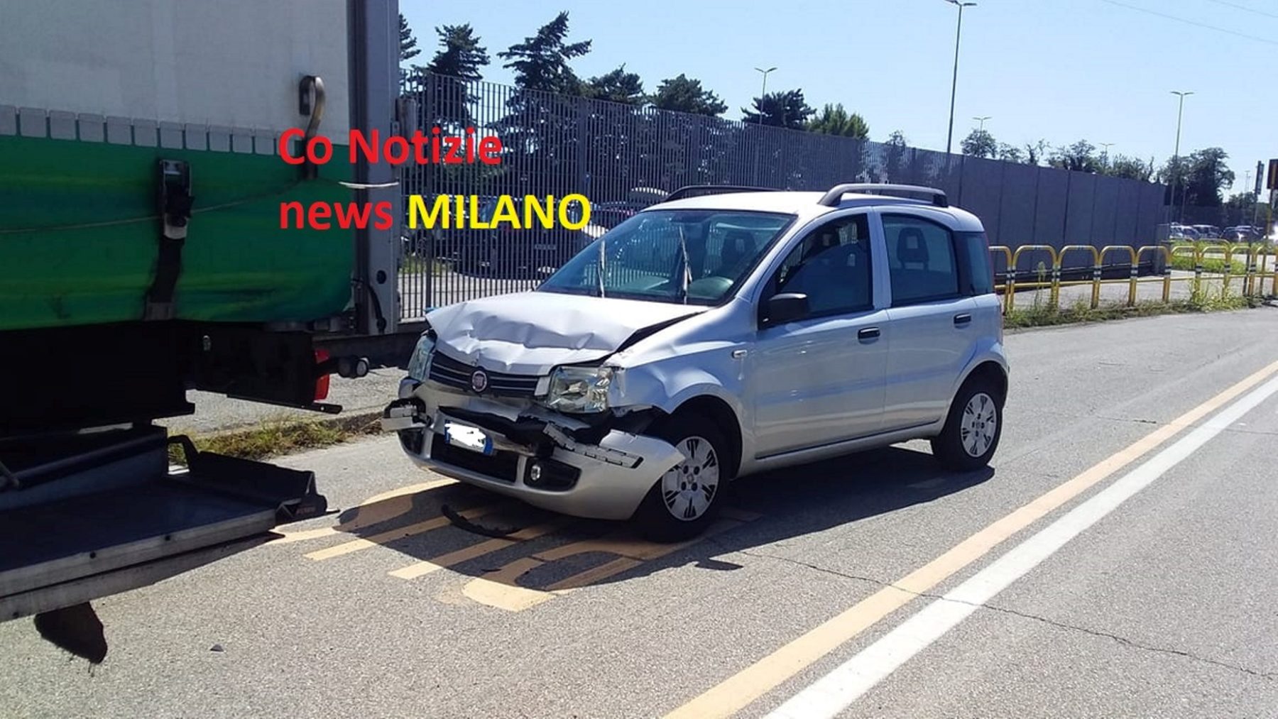 . Auto contro tir in viale Borletti, a Corbetta - 01/09/2020