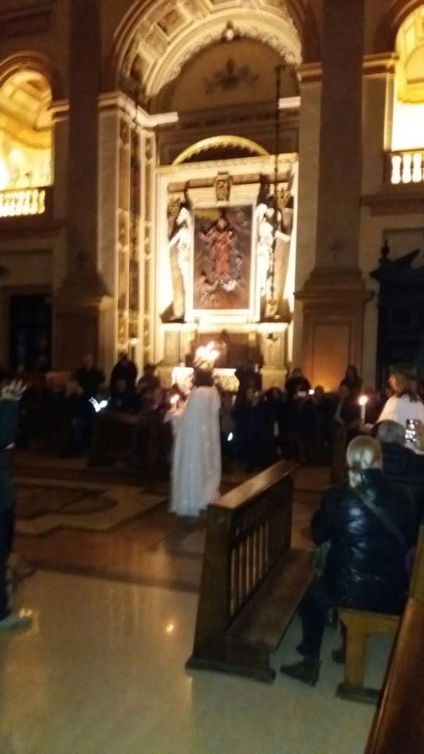 santa lucia. Santa Lucia è arrivata anche a Milano. La #santaluciasvedese - 17/12/2017