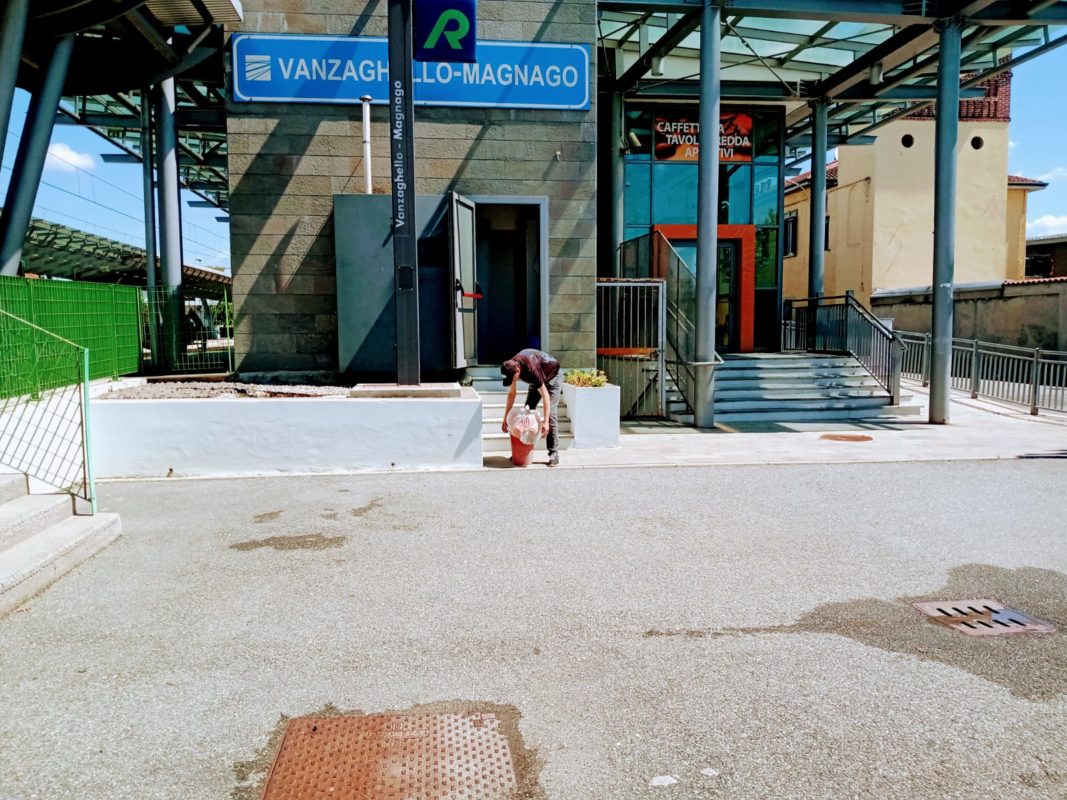 pulizie alla stazione di Vanzaghello