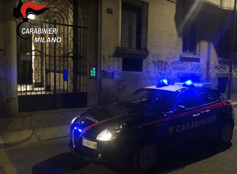 Milano, ucciso in casa dall’ex compagno con una motosega