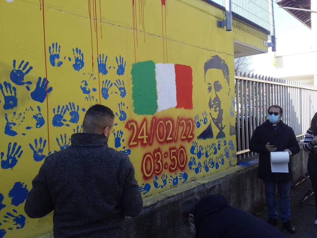 . Parole forti e di speranza per l'Ucraina da don Alessandro Teodi. Il murales. Corbetta - 27/02/2022