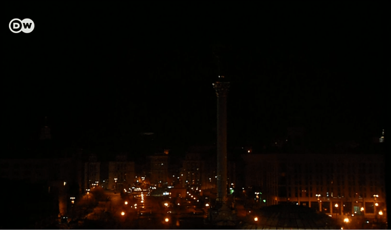 Kiev di notte durante al guerriglia