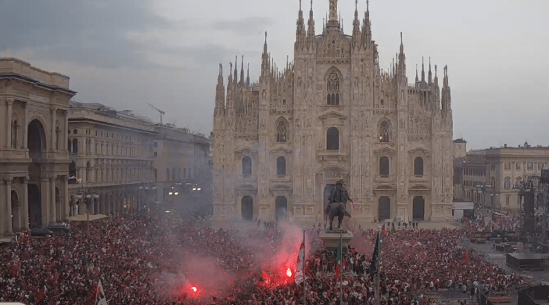 . Il Milan vince lo scudetto. Piazza Duomo rossonera - 29/06/2022