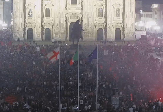 Scudetto,Milan. Il Milan vince lo scudetto. Piazza Duomo rossonera - 22/05/2022