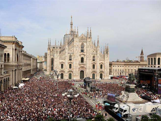 Concerto Love MI 2022. Quasi 20mila persone in piazza Duomo