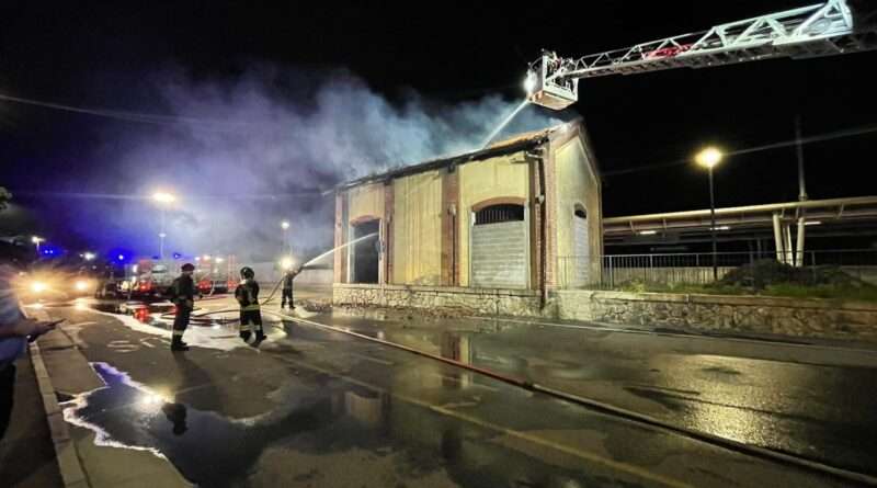incendio. Incendio alla stazione ferroviaria di Castano Primo - 13/09/2022