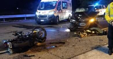 Terribile incidente a Morimondo. Un motociclista è morto e una donna gravemente ferita