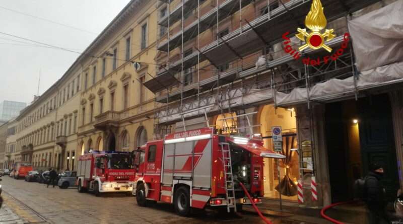 incendio,milano. Incendio nel centro di Milano, in via Manzoni - 17/01/2023