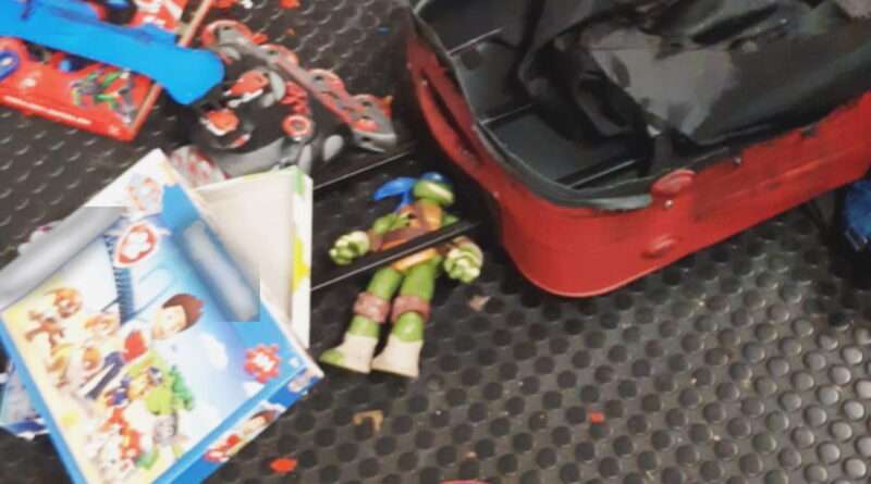 esplosione,Metropolitana,Milano. Esplosione in metropolitana, che si ferma quasi 2 ore, a causa di una valigia di giocattoli - 03/02/2023