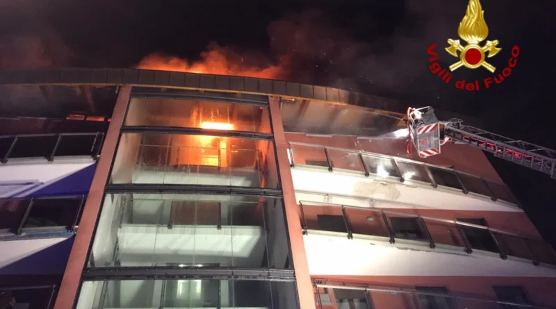 . Incendio in una palazzina a Milano - 10/04/2023
