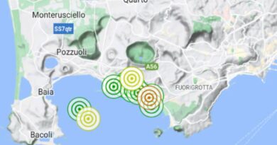 Terremoto ai campi flegrei, magnitudo 4.2 sotto al Vesuvio. Suonano le sirene a Napoli