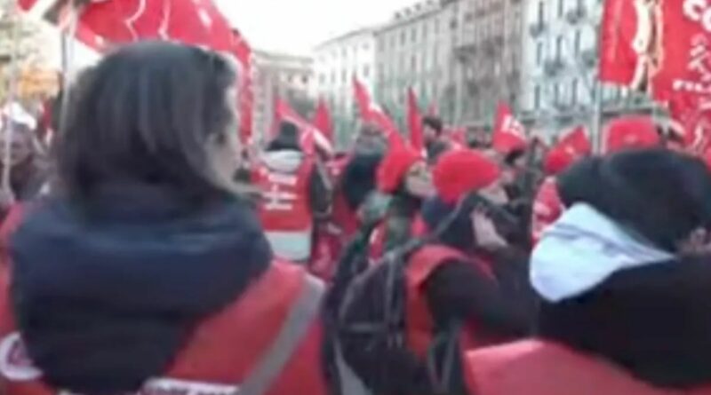 . Manifestazione dei sindacati a Milano. Spariscono 900 sindacalisti dopo la partenza del corteo - 22/12/2023