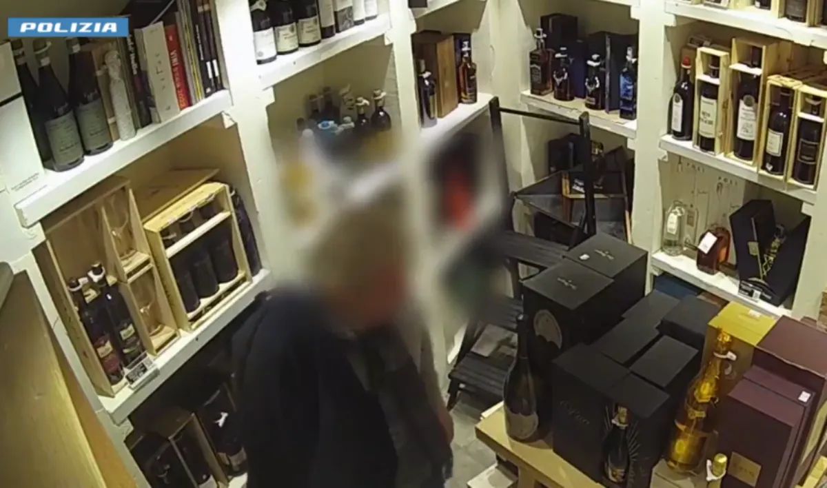 Polizia di Stato: arrestati 2 serbi per i furti di gioielli e bottiglie di champagne. Bottino da 450mila euro