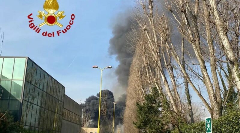 incendio. Incendio in azienda a Settala: Vigili del Fuoco: "situazione sotto controllo" - 31/01/2024