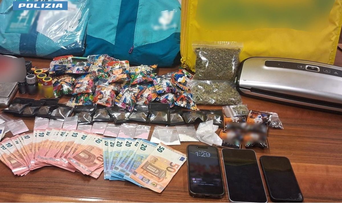 milano,polizia,droga,sequestro. Milano, 24enne arrestato: “finto rider” e droga pronta per le consegne a domicilio - 01/02/2026