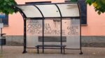 Ossona, vandalizzata la nuova pensilina: scritte sulla Corte dei conti